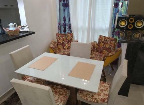 Apartamento Enseada 800 Metros Da Praia