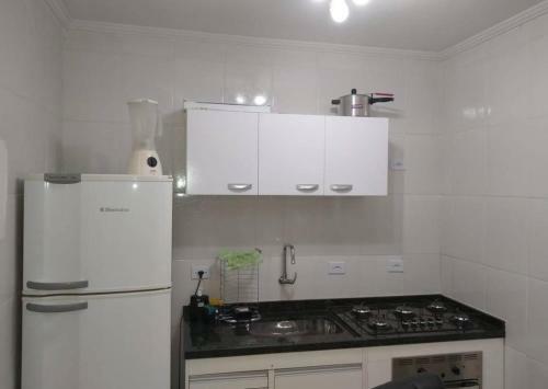 Apartamento Enseada 800 Metros Da Praia