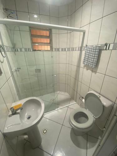 Casa Espa�osa No Guaruj� C/ 2 Dorm. E Churrasqueira