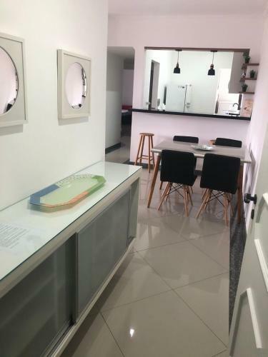 Lindo Apartamento Vista Mar Com Varanda 300 Mts Da Praia Enseada