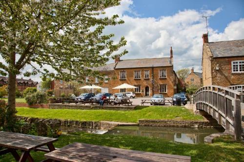 Hotel Nevill Arms Inn