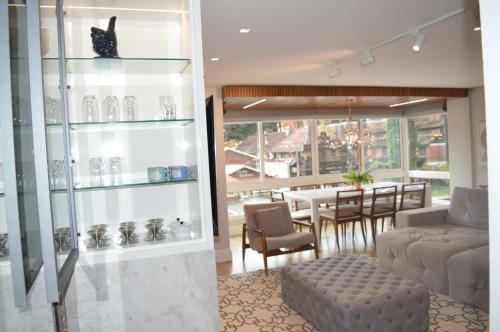 Rosa Apartamento Super Luxo Centro de Gramado