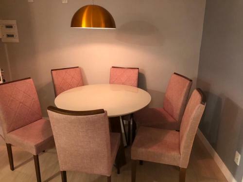 Este Amplo E Charmoso Apartamento Espera Por Voc�!