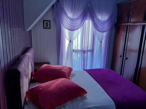 Chale Encantos Rosa House