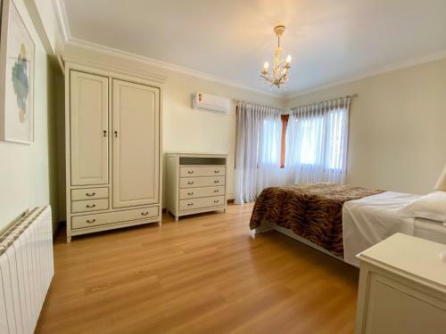 Apartamento Primavera, A 600 Metros Da Rua Coberta, Com 2 Quartos