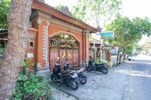 Gina's Guest House