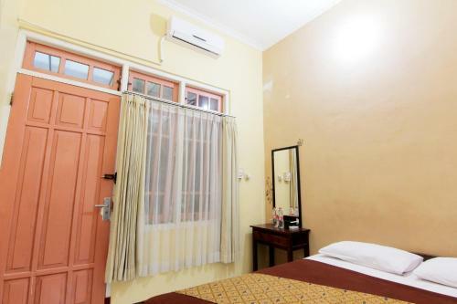 Hostal Monica Hotel