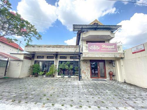 Hinggil Homestay Syariah Redpartner