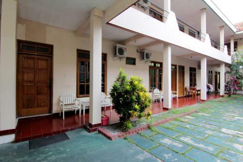 Hostal Mas Gun Guest House