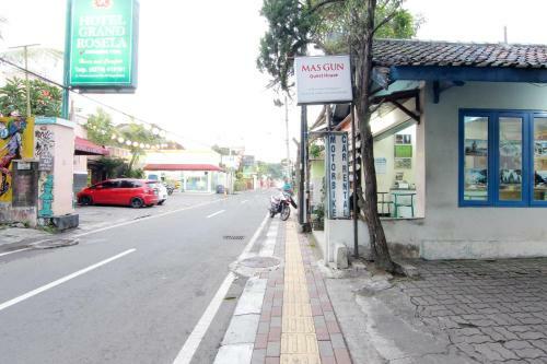 Hostal Mas Gun Guest House
