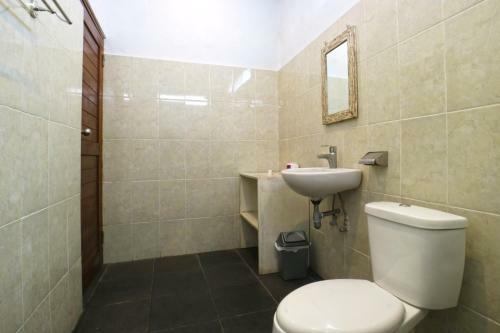 Hostal The Wina Echo Beach Guest House