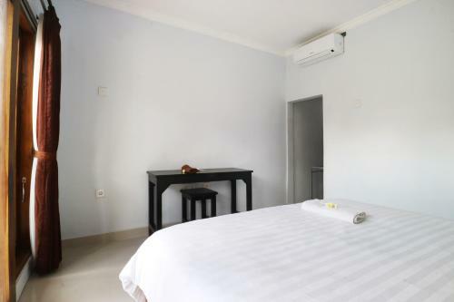 Hostal The Wina Echo Beach Guest House