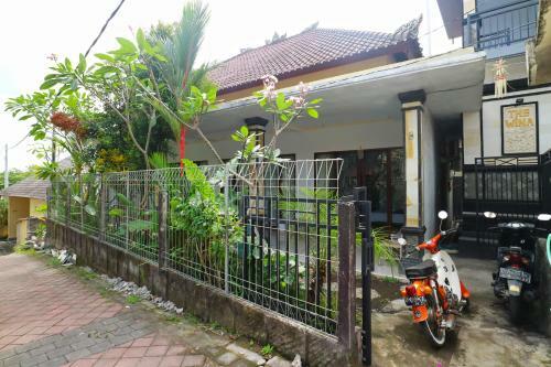 Hostal The Wina Echo Beach Guest House