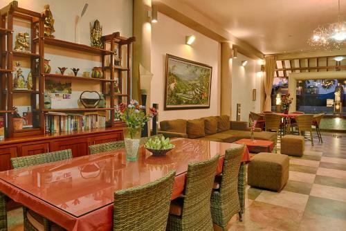 Villa Kayu Putih Family