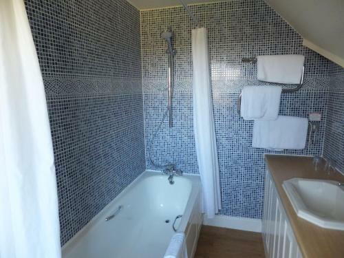 Hostal Little Court