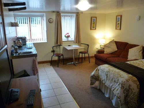 Oakenholt Farm Bed And Breakfast