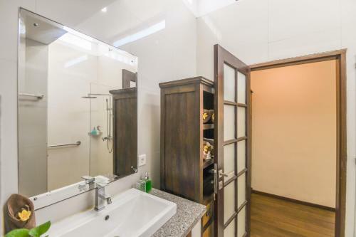 Amalia Swan Haven Villa Seminyak