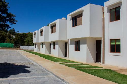 Estancia Kibo, Plazuelas La Cuesta.