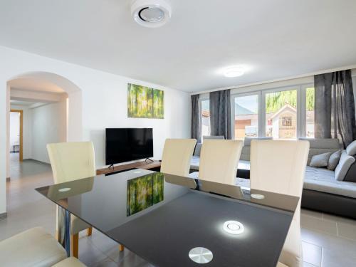 Apartment Top 1