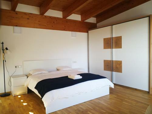 Beehome Apartment