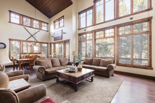 Bison - Mountain Home W Hot Tub & Views