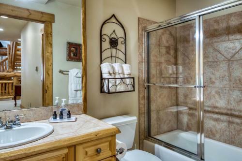 Climbing Bear Lodge Townhome Great Setting Hot Tub