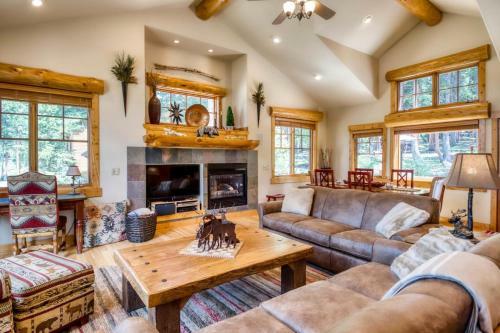 Climbing Bear Lodge Townhome Great Setting Hot Tub