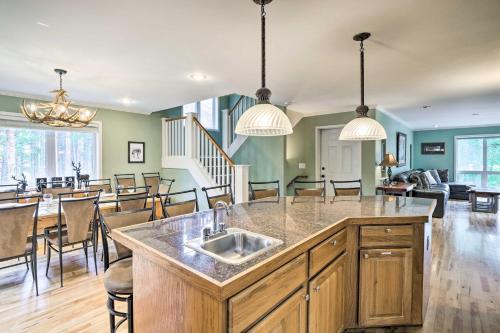 Spacious Breck Townhome - Walk To Ski Shuttle
