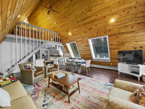 Vacay - Frame Home
