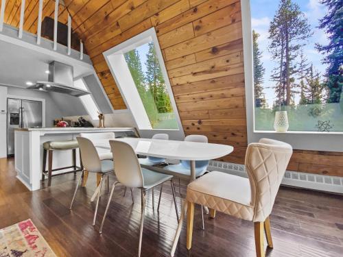 Vacay - Frame Home