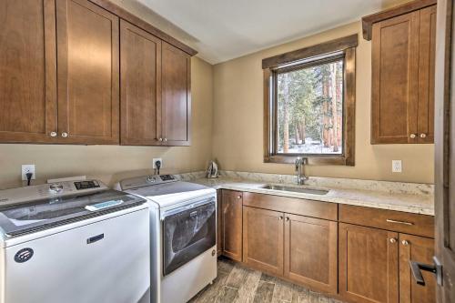 Luxe Breckenridge Home With 3 Fireplaces And View