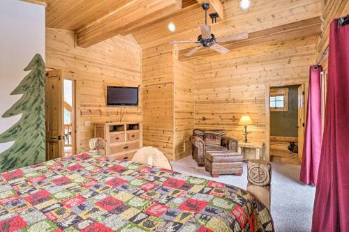 Rustic Mtn Cabin With Private Hot Tub And Deck!