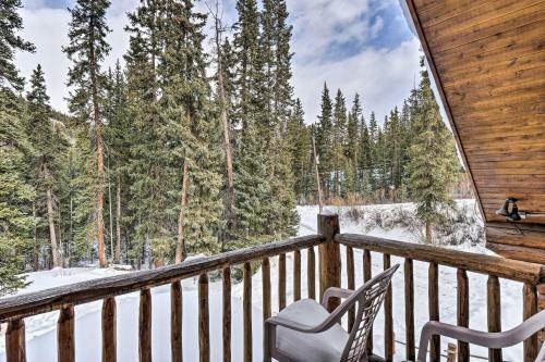 Rustic Mtn Cabin With Private Hot Tub And Deck!