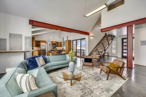 Modern Alpine Escape Home