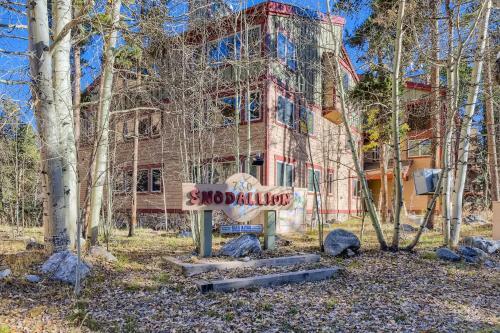 Snodallion Condo Great Breck Location