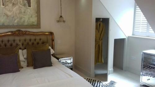 Whispering Cottages Bed And Breakfast