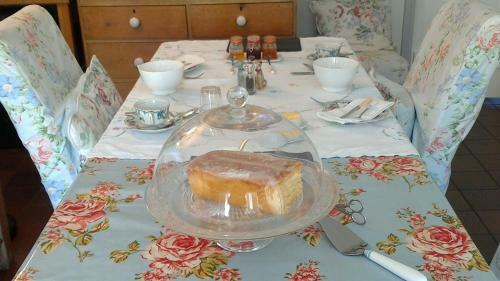 Whispering Cottages Bed And Breakfast