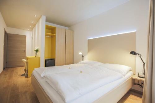 Room 4 & 5 Apartments