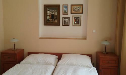 Hostal Pension Karlova