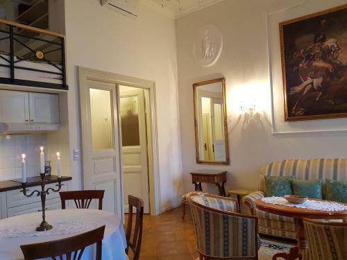 Charles Apartment