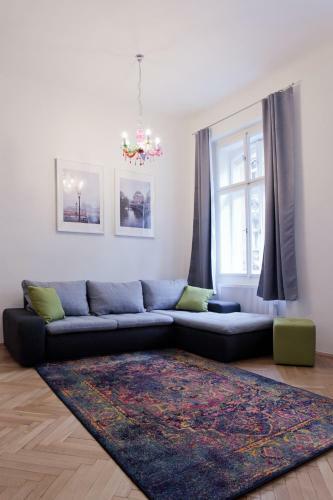 Central Apartment With Fireplace