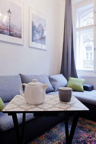 Central Apartment With Fireplace