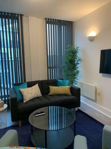 Chertsey - Beautiful Modern 2 Bedroom Apartment