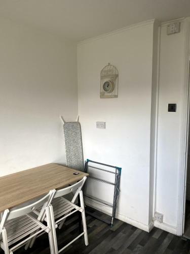 Double Bedroom For Short/long Term Let