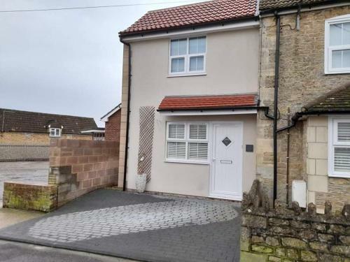 Outstanding Modern 1-bed House In Chippenham