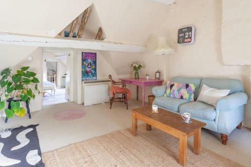 Spacious Loft Apartment In Cotswold Village