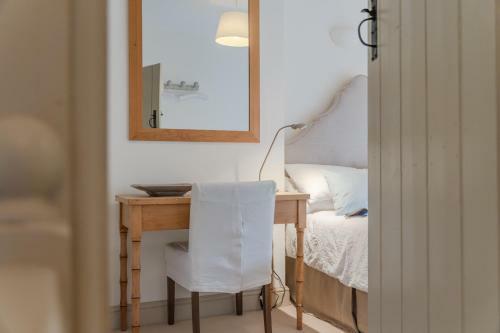 2 Manor Lodge Cottages