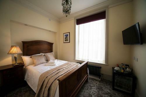 East Walls Hotel