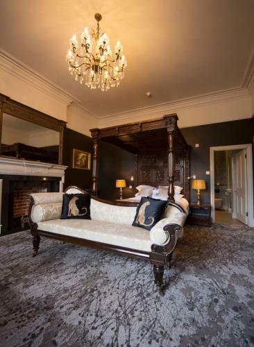 East Walls Hotel