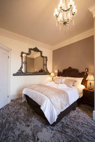 East Walls Hotel